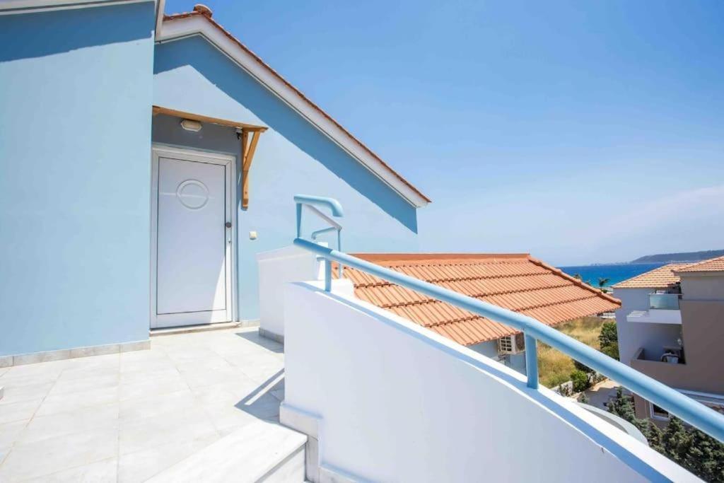 Megat Seaview And Seaside Apartments เอียลิซอส ภายนอก รูปภาพ